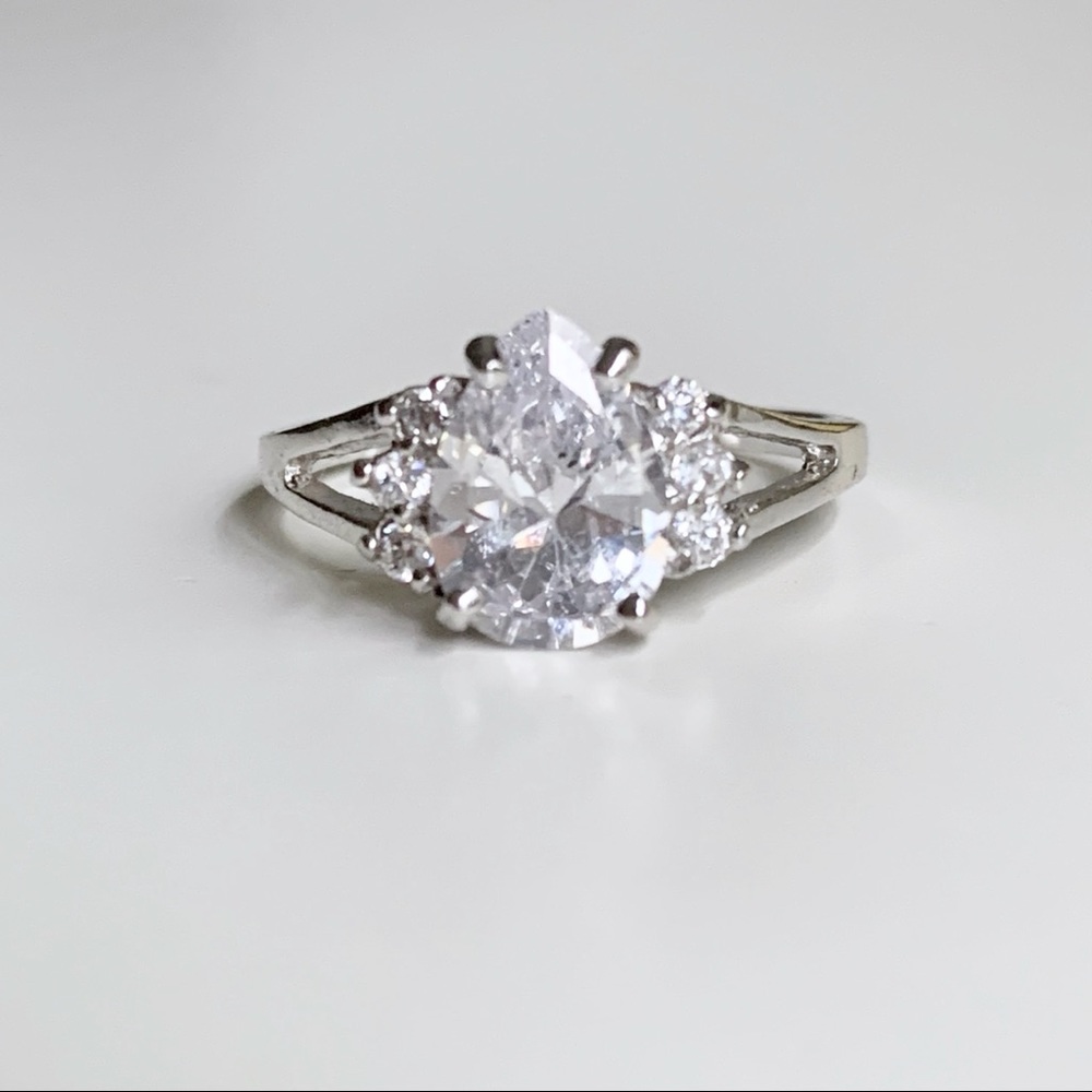 Pear cut engagement ring split shank wedding bridal fiancee prom cubic zirconium
